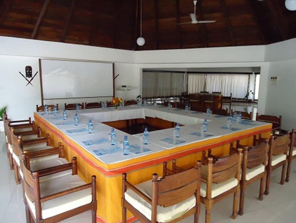 Kenya Bay Beach Hotel Bamburi Kültér fotó